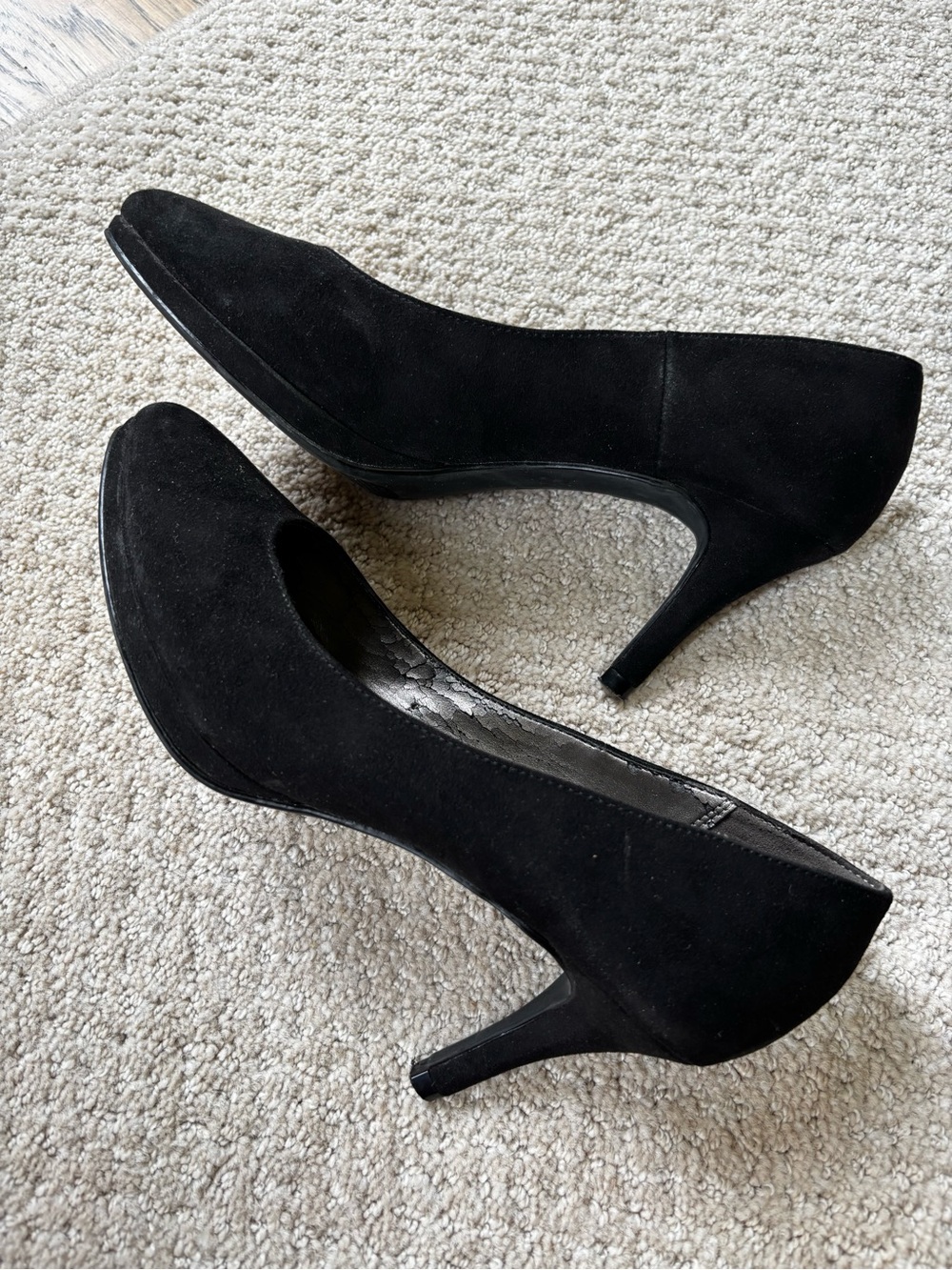 Kelly & Katie Black Pointed-Toe Suede Pumps